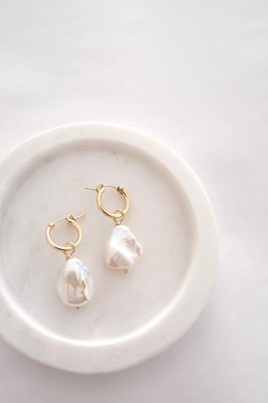 SIGNATURE PEARL EARRINGS