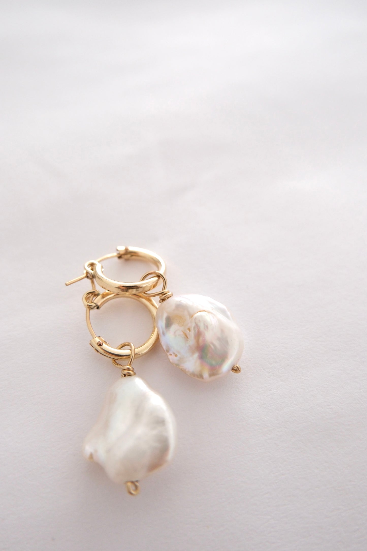 SIGNATURE PEARL EARRINGS